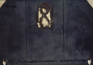 Tàpies, Shape of an 8 on grey-black background