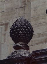EXTERIOR-REJA DEL ATRIO-REMATE DE COLUMNA EN FORMA DE PIÑA
JAEN, CATEDRAL
JAEN

This image is
