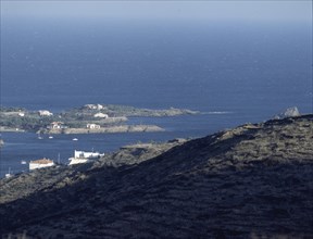 COSTA DESDE LA MONTAÑA
CADAQUES, EXTERIOR
GERONA

This image is not downloadable. Contact us