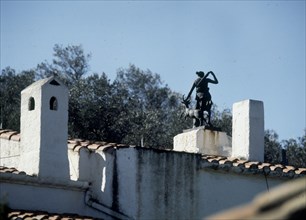 CASA DALI-TEJADOS-ESCULTURA DE DIANA CAZADORA
PORT LLIGAT, EXTERIOR
GERONA