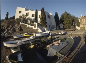 CASA DALI Y BARCAS EN LA PLAYA
PORT LLIGAT, EXTERIOR
GERONA