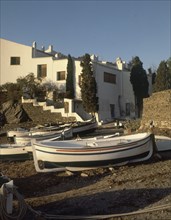 CASA DALI Y BARCAS EN LA PLAYA
PORT LLIGAT, EXTERIOR
GERONA