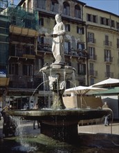 CAMPIONE BONINO
PLAZA DE LA ERBE-FUENTE DE MADONNA VERONA
VERONA, EXTERIOR
ITALIA

This image