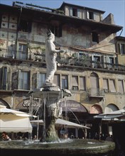 CAMPIONE BONINO
PLAZA DE LA ERBE-FUENTE DE MADONNA VERONA
VERONA, EXTERIOR
ITALIA

This image