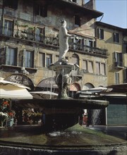 CAMPIONE BONINO
PLAZA DE LA ERBE-FUENTE DE MADONNA VERONA
VERONA, EXTERIOR
ITALIA

This image