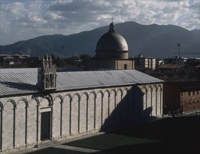 EXTERIOR-VISTA LATERAL Y CUPULA DE LA CAPILLA DEL POZZO
PISA, CAMPO SANTO
ITALIA

This image is