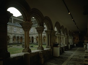 INTERIOR DEL CLAUSTRO BAJO DONDE SE GUARDAN RESTOS ROMANOS
LUGO, CONVENTO DE SAN