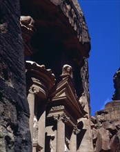 TEMPLO KAZNE-DET COLUMNAS Y FRONTONES PARTIDOS-VISTA LATERAL
PETRA, EXTERIOR
JORDANIA