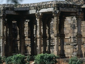 PORTICO DE COLUMNAS -
DELHI, MEZQ QUWWAT-AL-ISLAM
INDIA

This image is not downloadable.