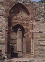 PUERTA DEL MAUSOLEO DE ILTUTMIS(1230)MANDADO CONSTR POR EL
DELHI, MEZQ QUWWAT-AL-ISLAM
INDIA