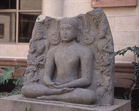 BUDA EN PIEDRA EN POSTURA SEDENTE-S V-ESTILO GUPTA(SUR INDIA
NUEVA DELHI, MUSEO NUEVA