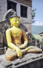 *ESCULTURA DE BUDA EN COLOR AMARILLO-EPOCA LICHAVI
KATMANDU, TEMPLO SWAYAMBHUNATH
NEPAL

This