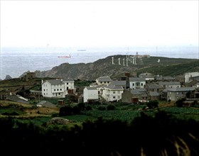 VISTA DEL PUEBLO CON CENTRAL EOLICA
ESTACA DE BARES, EXTERIOR
LUGO