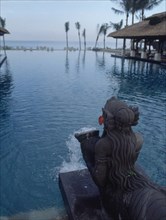 EXTERIOR-ESCULTURAS DE SIRENAS A LA ORILLA DE LA PISCINA
BALI, HOTEL INTERCONTINENT
INDONESIA