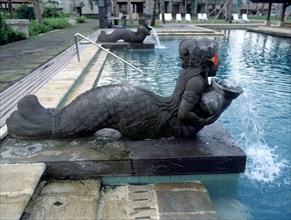 EXTERIOR-ESCULTURAS DE SIRENAS A LA ORILLA DE LA PISCINA
BALI, HOTEL INTERCONTINENT
INDONESIA