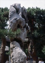 MONUMENTO-ROCA CON FORMA DE CAR
PEKIN, PALACIO VERANO
CHINA

This image is not downloadable.