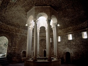 INTERIOR-"FRIGIDARIUM"CON PISCINA CENTRAL CUBIERTA CON BOVEDA CUPULIFORME - S XII
GERONA, BAÑOS