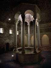 INTERIOR-"FRIGIDARIUM"CON PISCINA CENTRAL CON ALCOBAS AL FONDO-S XII
GERONA, BAÑOS