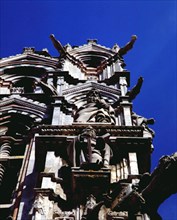 EXTERIOR-FACHADA-DET ESQUINA DESDE ABAJO:GARGOLAS Y ESCULTURAS ROMANICO GOTICO
SIENA,