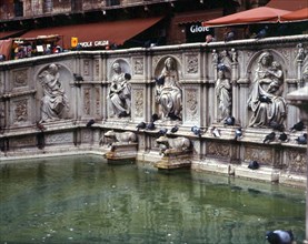 PLAZA DEL CAMAPO:FUENTE GAIA CON COPIA DE RELIEVES DELLA QUERCIA,JACOPO
SIENA,