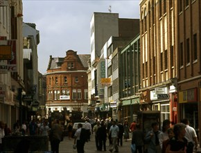 CALLE PEATONAL CON GENTE EN LA ZONA CENTRO COMERCIAL
GLASGOW, EXTERIOR
ESCOCIA

This image is