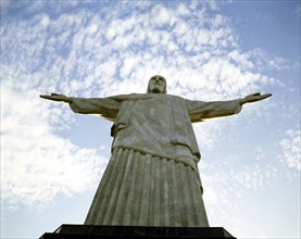 CRISTO DEL CORCOVADO-VISTO DE ABAJO HACIA ARRIBA
RIO DE JANEIRO, EXTERIOR
BRASIL

This image is