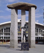 DALI SALVADOR 1904/1989
ESCULTURA EN HOMENAJE A NEWTON
MADRID, PLAZA DE DALI
MADRID