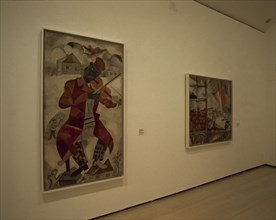 Intérieur du musée Guggenheim de Bilbao, salle où se trouve "Le violoniste" de Marc Chagall