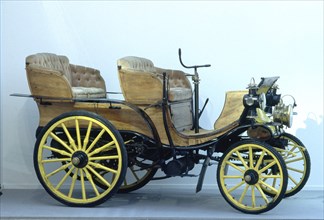 AUTOMOVIL MODELO DELAHAYE 1898
PROVINCIA, RACE - CLUB DE GOLF
MADRID

This image is not