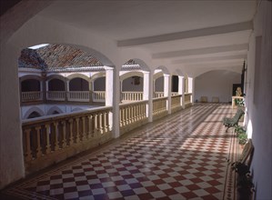 EXTERIOR-CLAUSTRO MUDEJAR-GALERIA ALTA
ABADIA, PALACIO DE SOTOFERMOSO
CACERES