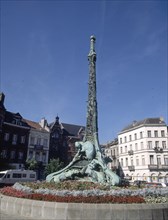 DETALLE DEL MONUMENTO (FRENTE A EDIFICIO DE LA JUNTA MUNICIPAL)
BRUSELAS,