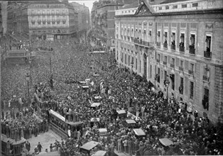 14/4/1931PROCLAMAC DE LA  II REPUBLICA-FOTOGRAFIA:PUERTA DEL SOL,EL PUEBLO SE POSESIONA DEL MIN