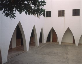 CLAUSTRO DE ARCOS APUNTADOS
JAVEA, IGLESIA DE SANTA MARIA DEL LORETO
ALICANTE

This image is