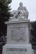 BEGAS R
ESTATUA DE ALEXANDER VON HUMBOLDT 1769-1859 FRENTE A LA UNIVERSIDAD DE HUMBOLDT
BERLIN,