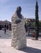MONUMENTO A LUIS ASTRANA MARIN EN LA PLAZA MAYOR - 1997
ALCALA DE HENARES, EXTERIOR
MADRID