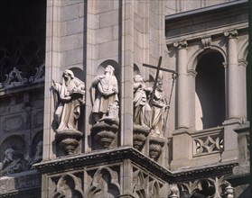 ESCULTURA QUE SEPARA LA  PUERTA DEL PERDON DE LA DEL JUICIO - FACHADA PRINCIPAL- S XIV/XV
TOLEDO,