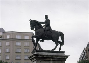 ALEU ANDRES 1835/1901
ESTATUA ECUESTRE DEL MARQUES DEL DUERO EN LA PLAZA DEL DOCTOR MARAÑON-