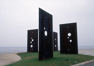 GRUPO ESCULTORICO EN LA PLAYA DE SAN LORENZO
GIJON, EXTERIOR
ASTURIAS

This image is not