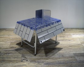 MORA PEDRO 1961-
SINGULAR HOUSING I - 2000 - 93x63x92 cm - ALUMINIO DIBOND Y SERIGRAFIA
MADRID,