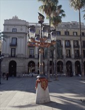 GAUDI ANTONI 1852-1926
FAROLA DE GAS DISEÑADA EN 1878
BARCELONA, PLAZA REAL
BARCELONA

This