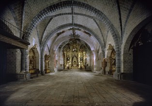 INTERIOR - IGLESIA DE UNA NAVE CON BOVEDAS GOTICAS - S XV - RETABLO BARROCO RESTAURADO
VILLA DEL