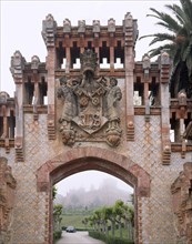 MARTORELL J/DOMENECH L
ESCUDO PONTIFICIO EN LA PUERTA DE ACCESO A LA UNIVERSIDAD DE