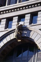 PALACIOS ANTONIO 1876/1945
DETALLE DE LA ESCULTURA DE LA DOVELA DEL ARCO DE LA FACHADA
MADRID,