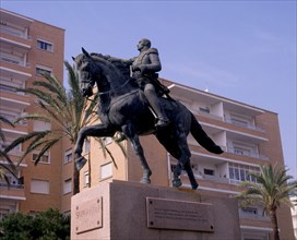 Statue équestre érigée en l'honneur de Simon Bolivar