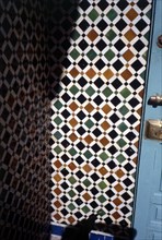 DETALLE DEL ZELLIJ MOSAICO ALICATADO DEL PATIO DESCUBIERTO - S XX
CASABLANCA, MAHKAMA DEL