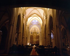 INTERIOR - CATEDRAL GOTICA CONSTRUIDA EN EL S XIV RECONSTRUIDA DESPUES DEL INCENDIO DE