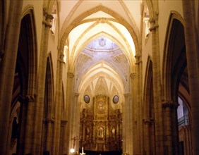 INTERIOR - CATEDRAL GOTICA CONSTRUIDA EN EL S XIV RECONSTRUIDA DESPUES DEL INCENDIO DE