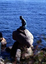 ERIKSEN EDVARD
ESCULTURA DE LA SIRENITA PERSONAJE DE UN CUENTO DE HANS CHRISTIAN ANDERSEN -