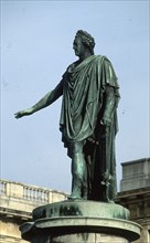 LUIS XV COMO EMPERADOR ROMANO - ESCULTURA EN BRONCE EN LA PLAZA REAL
REIMS,