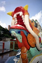 MONUMENTO EN LA PLAYA-DETALLE DE DRAGON EN TESELAS DE CERAMICA VIDRIADA
HONG KONG, REPULSE